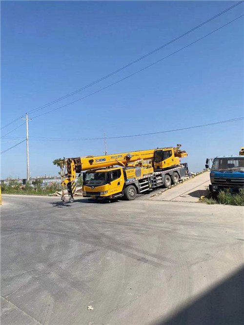 石龙区吊车作业时，可能会产生哪些额外收费项目？