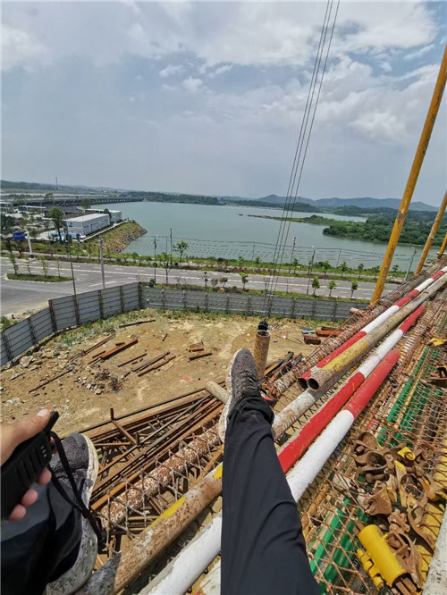 石龙区作业中发生设备损坏或人员意外，责任怎么划分？