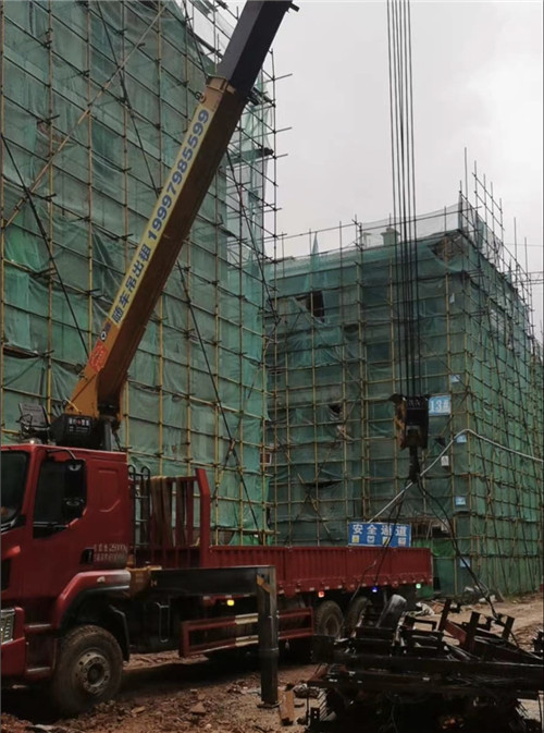 石龙区“慢工细活”—— 吊车的 “微动控制” 技术