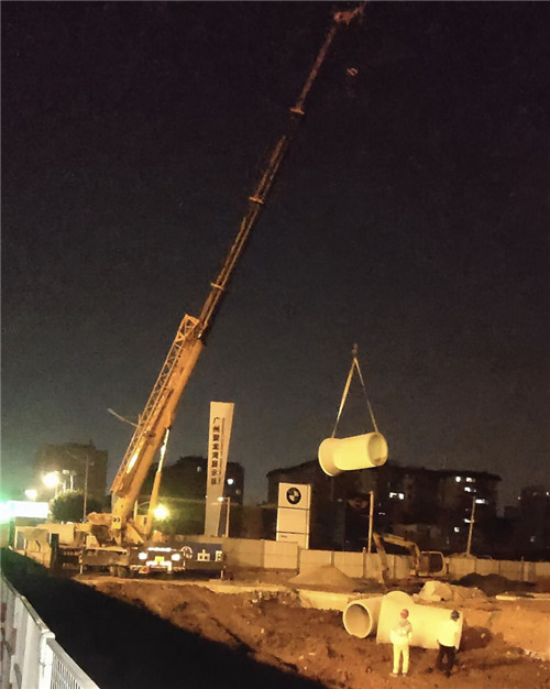 石龙区“弯臂矫正”—— 吊车的 “形变补偿” 技术