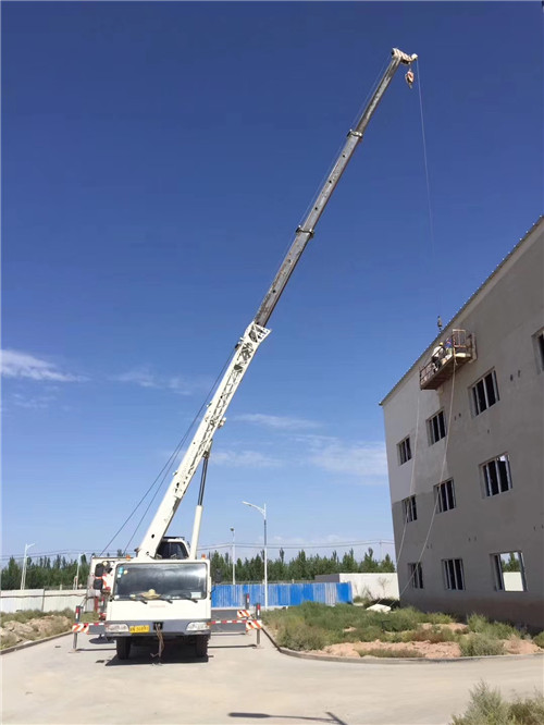 石龙区“轻装强干”—— 吊车的 “轻量化臂架” 技术